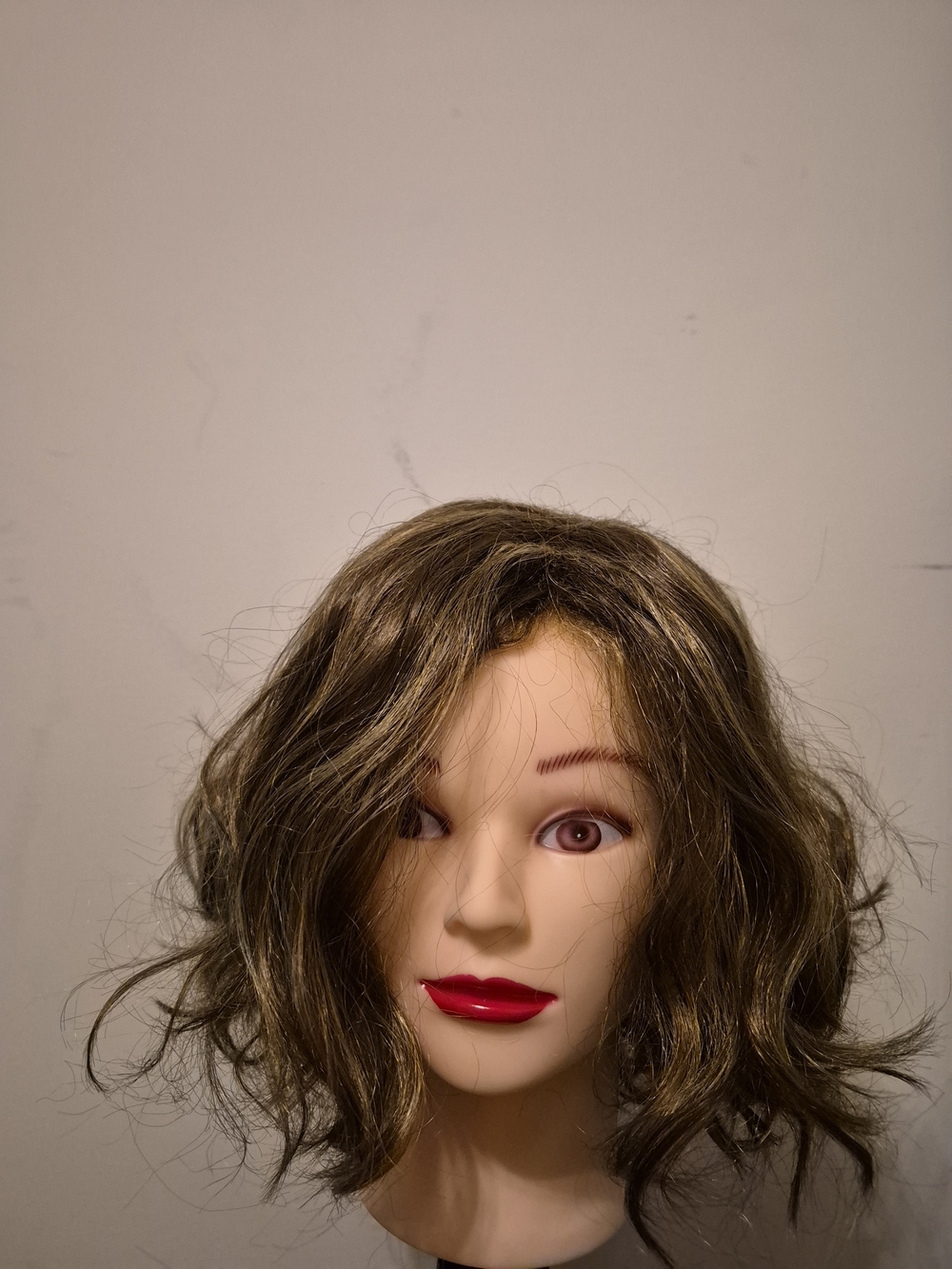 Women’s Short Wavy Synthetic Wig in Brown with Blonde Highlights